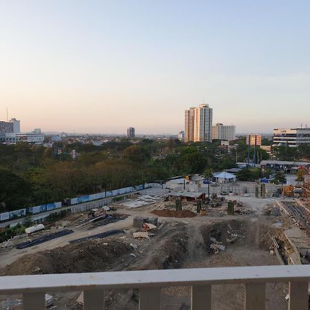 Apartemen Grand sungkono Lagoon Venetian. Surabaya Esterno foto