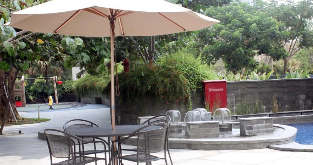 Apartemen Grand sungkono Lagoon Venetian. Surabaya Esterno foto